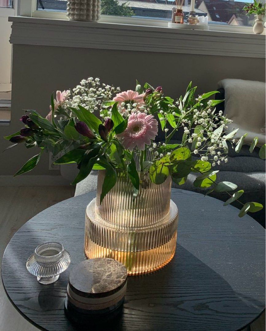 Rillet vase i beige