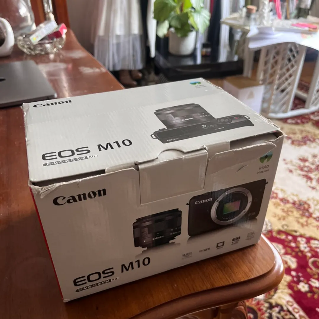 Canon Eos M10