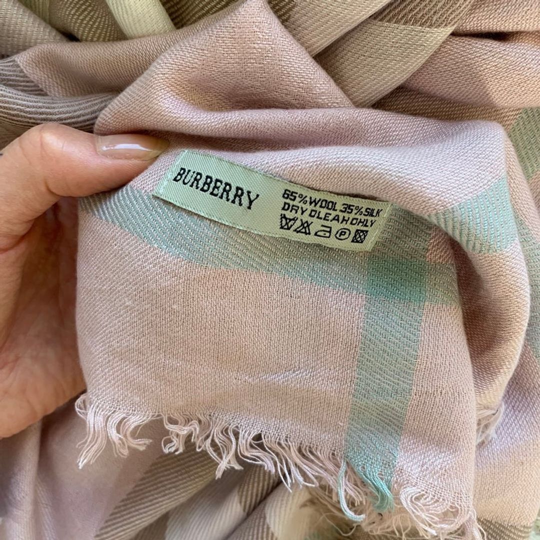 Burberry scarf <3