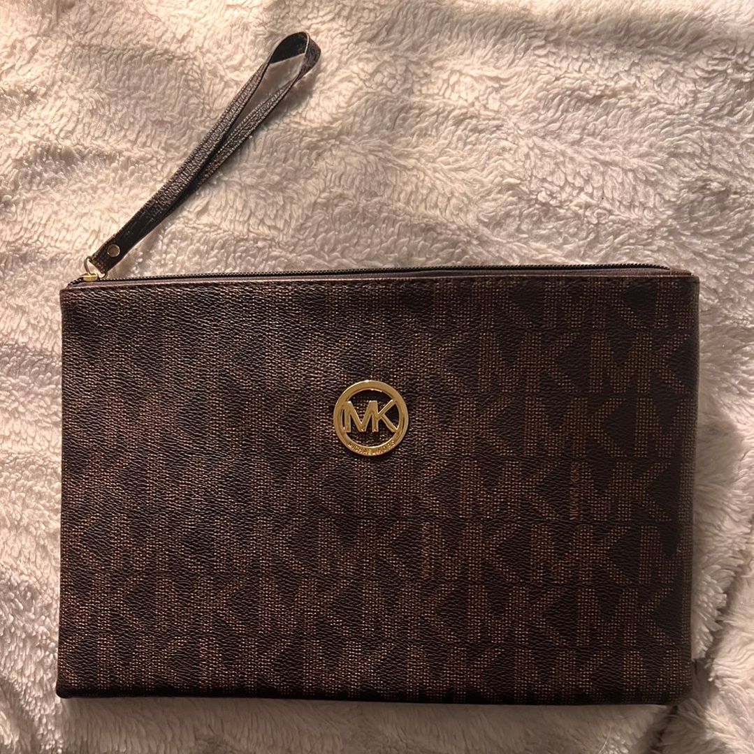 mk wristlet