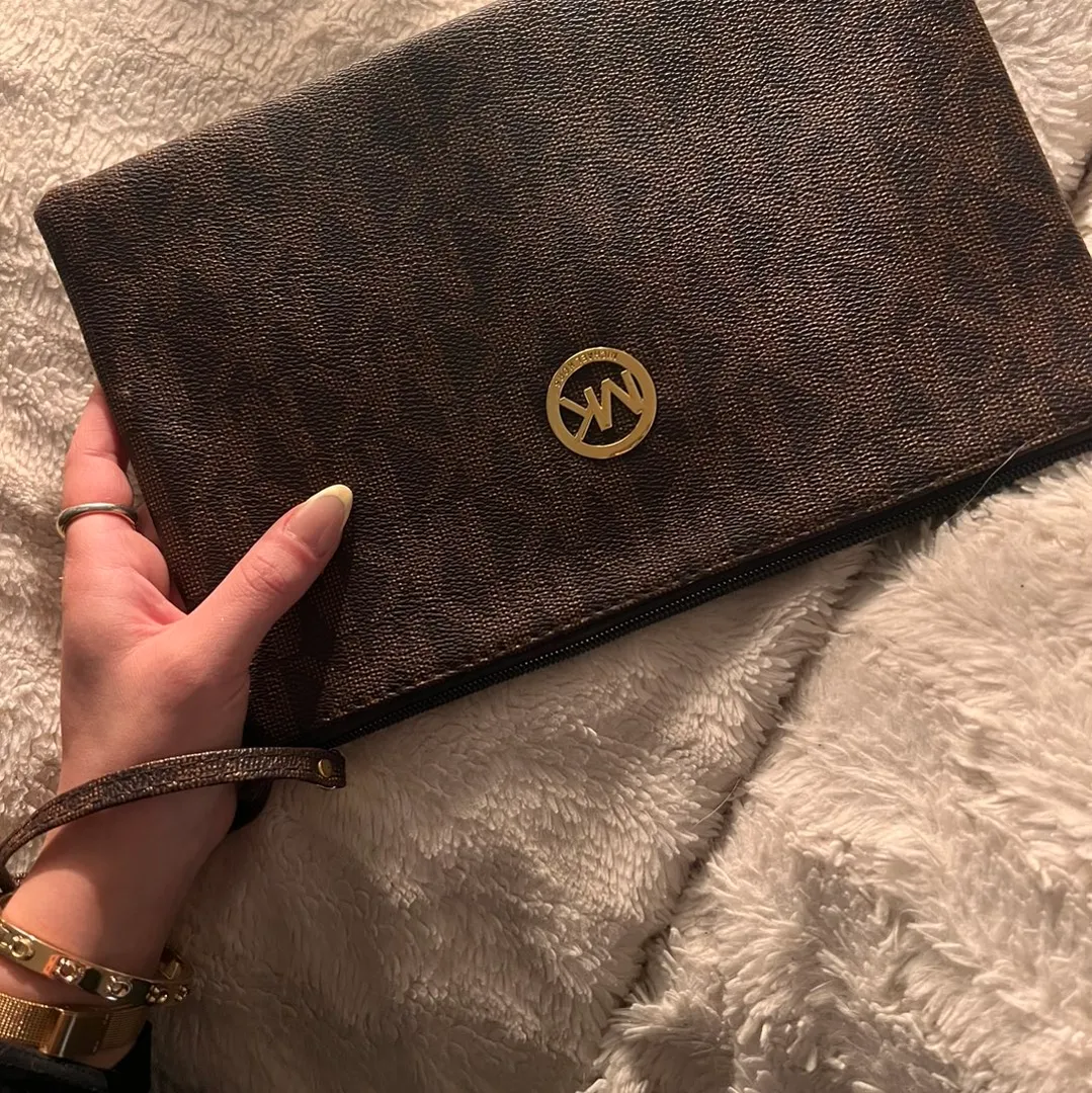 mk wristlet