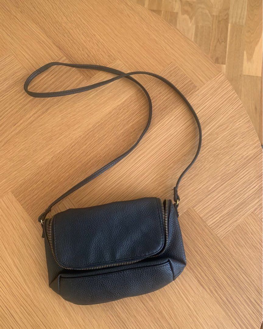 Crossbody taske