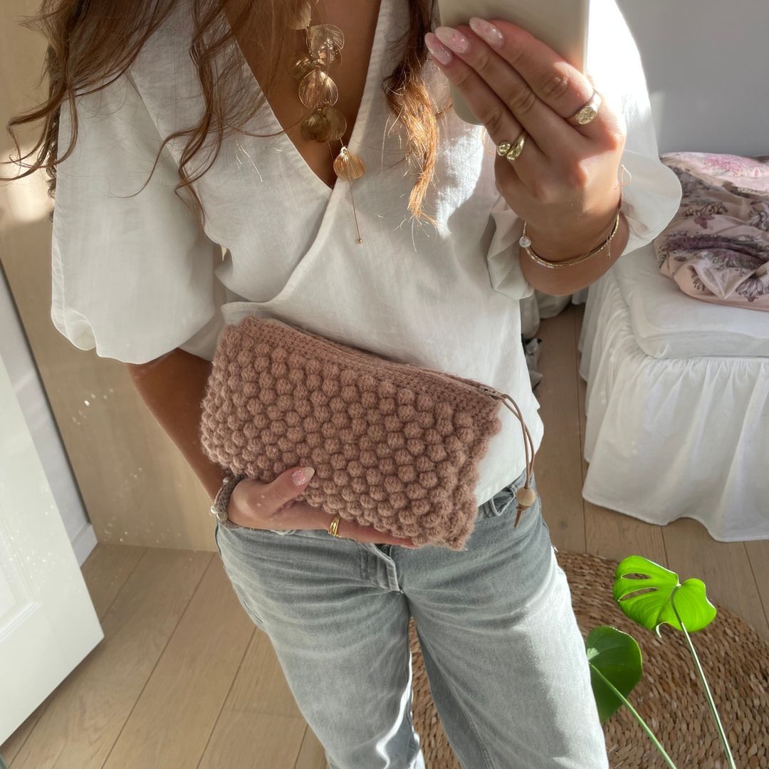 Rosa clutch