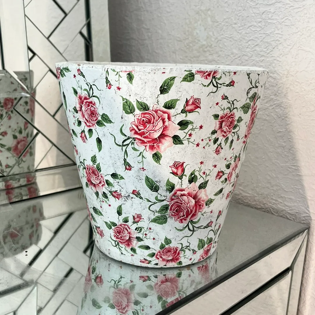 Vase med rosemotiv