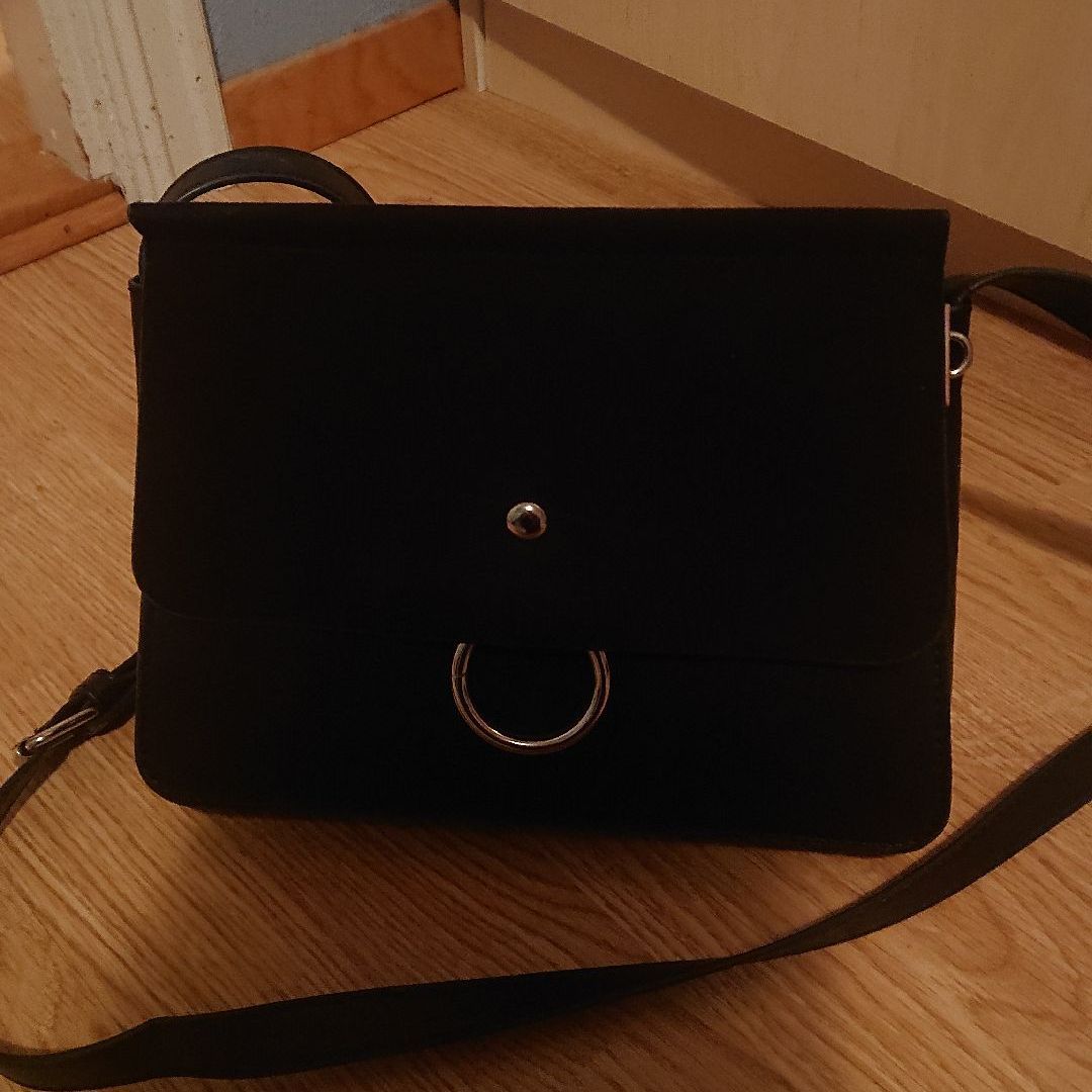 Crossover ring bag