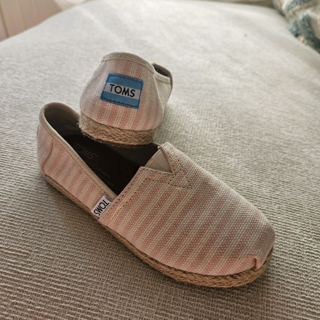 Toms