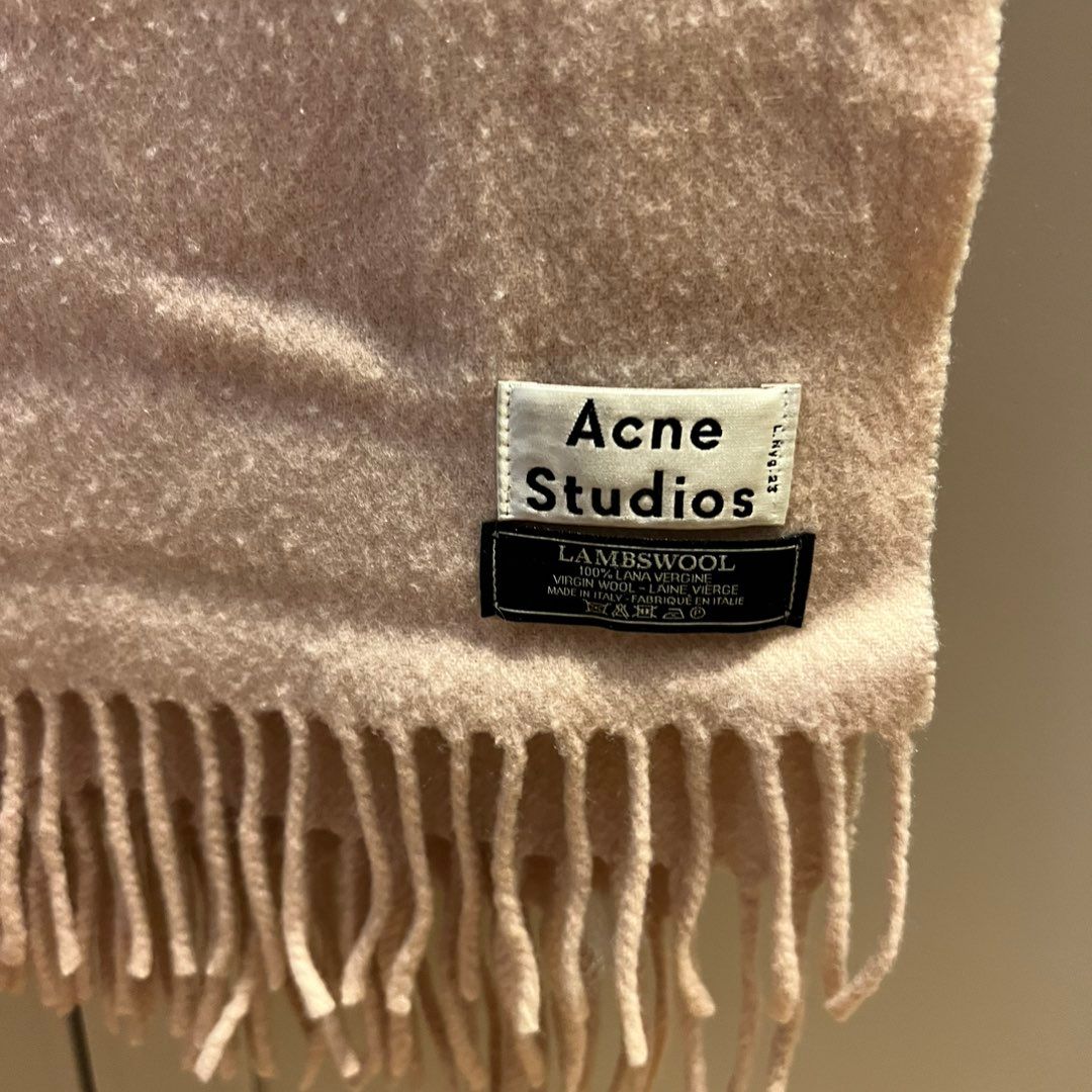 Skjerf acne