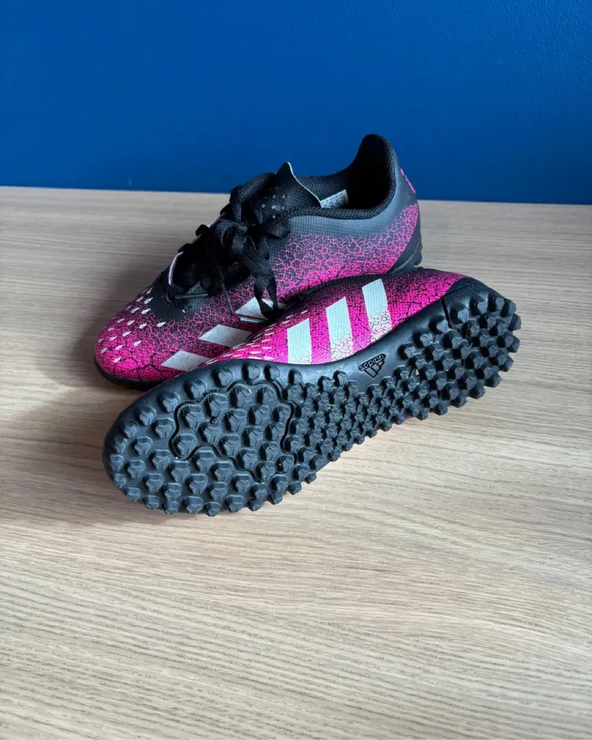 Adidas fotballsko