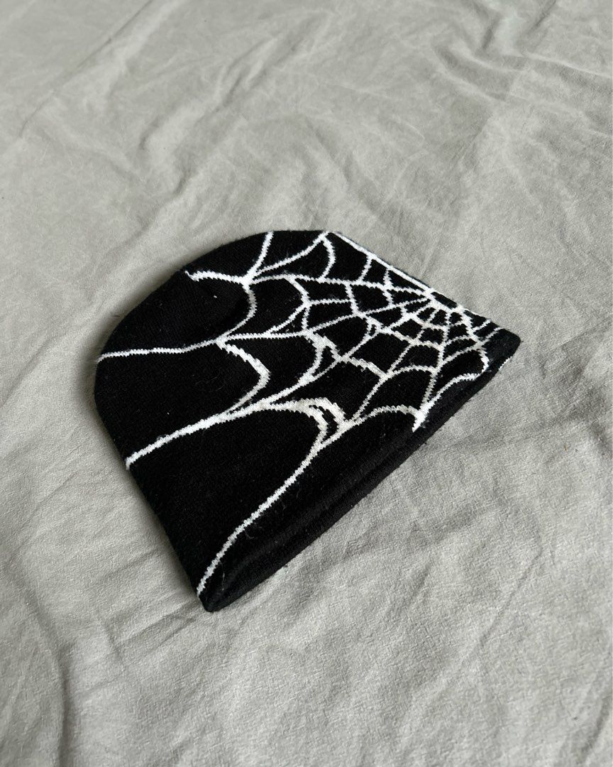 Web beanie