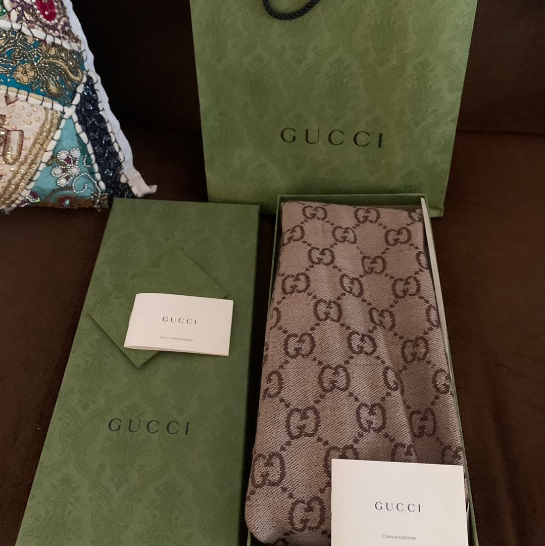 Gucci aito huivi