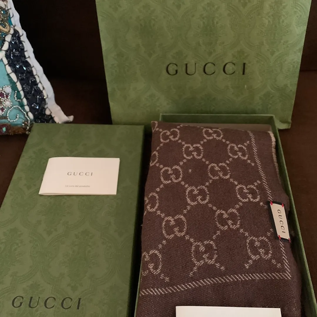 Gucci aito huivi