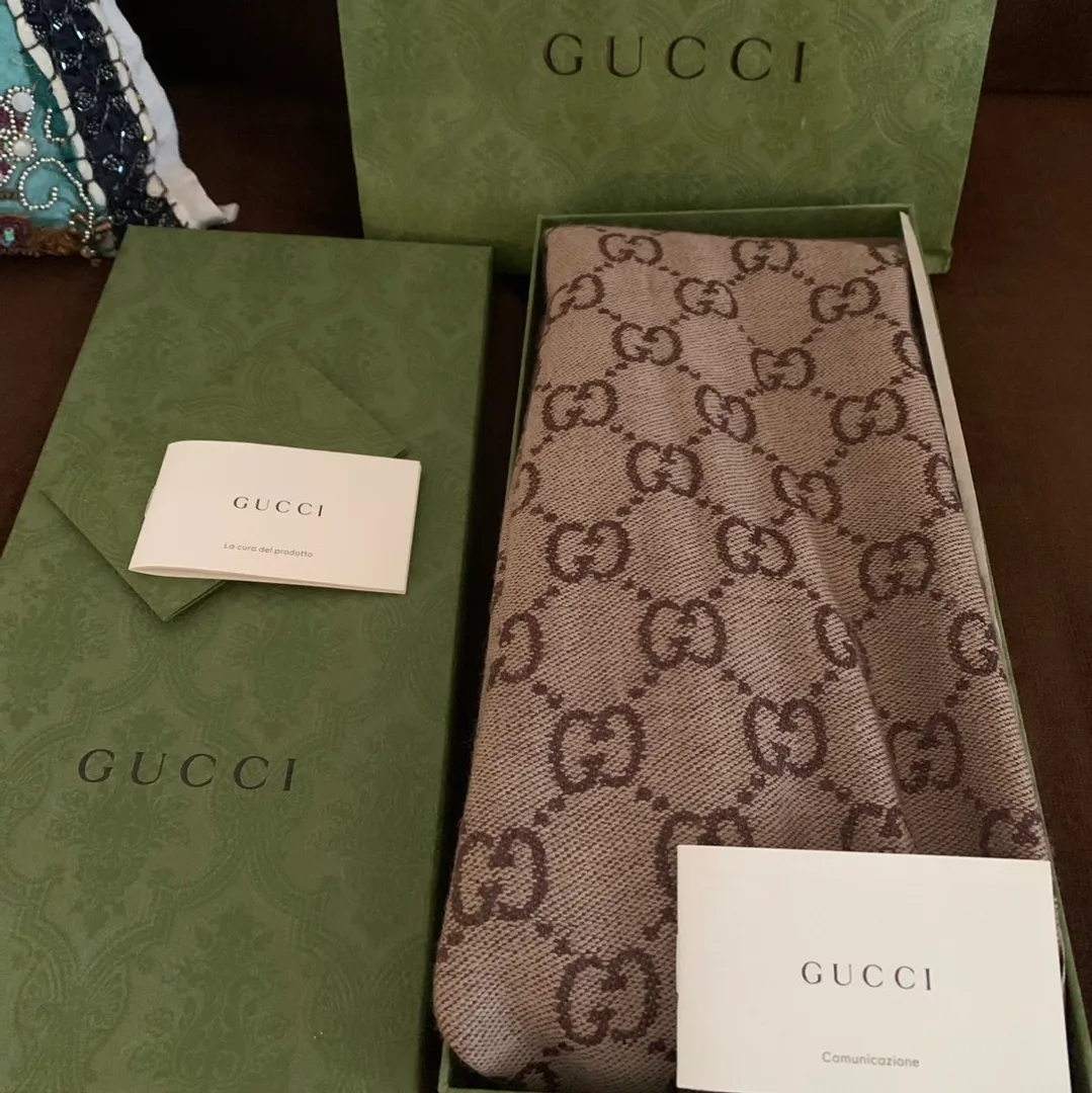 Gucci aito huivi