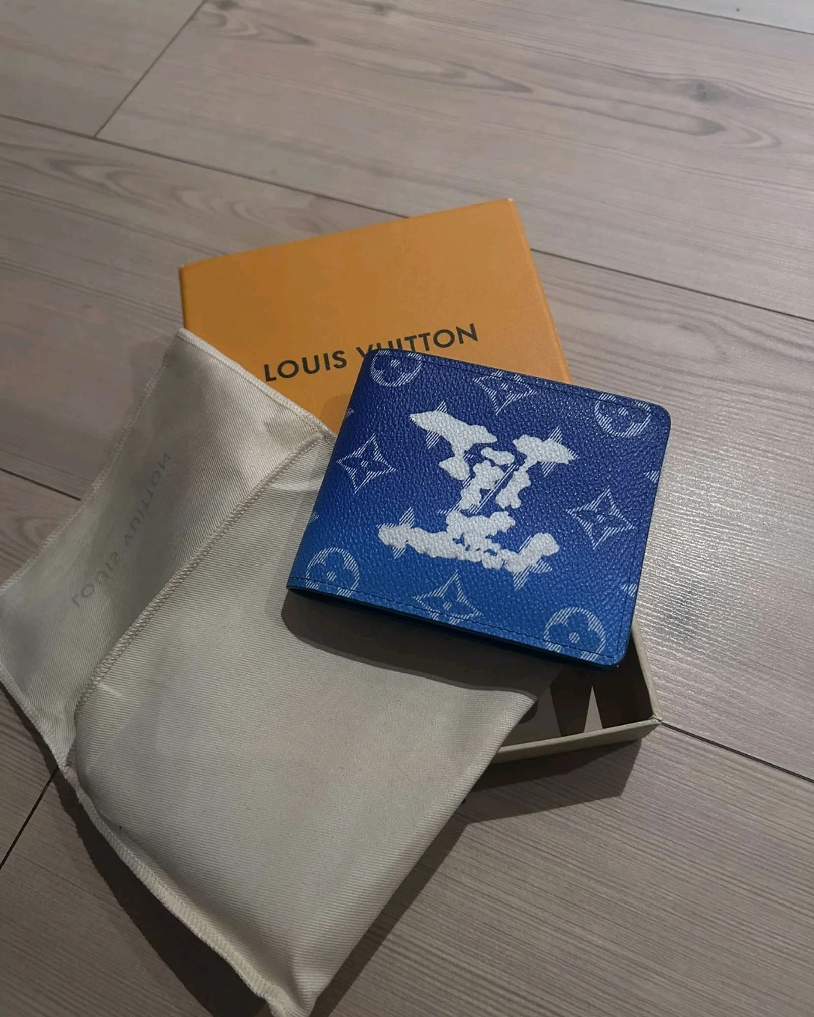 Louis Vuitton Cloud