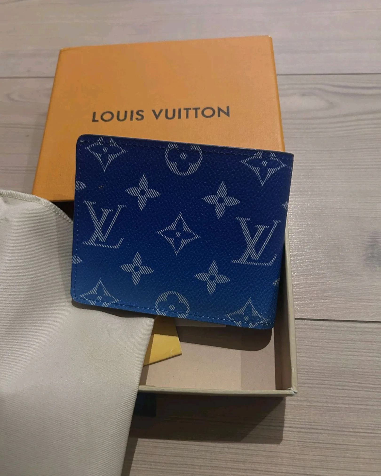 Louis Vuitton Cloud