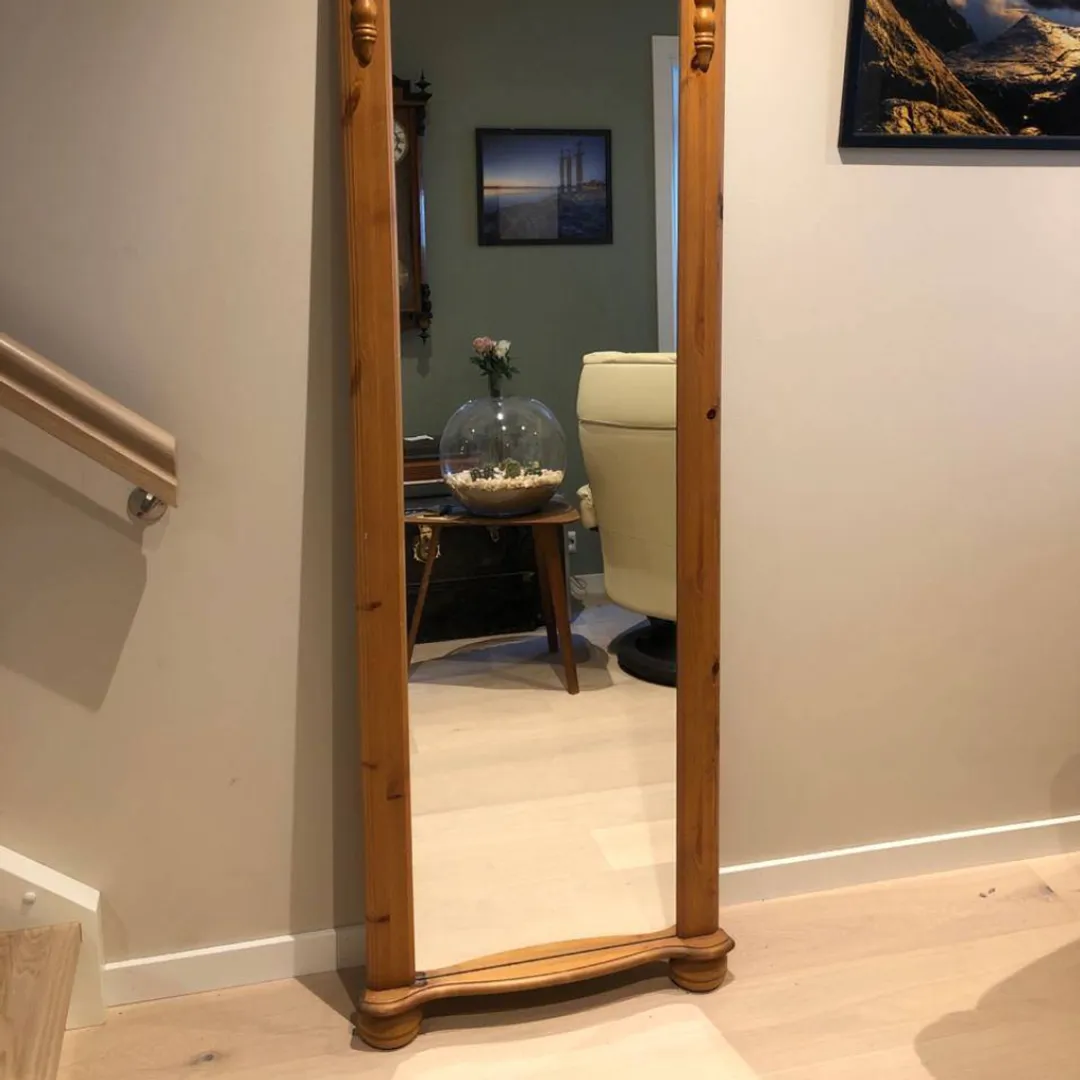 Frittstående speil
