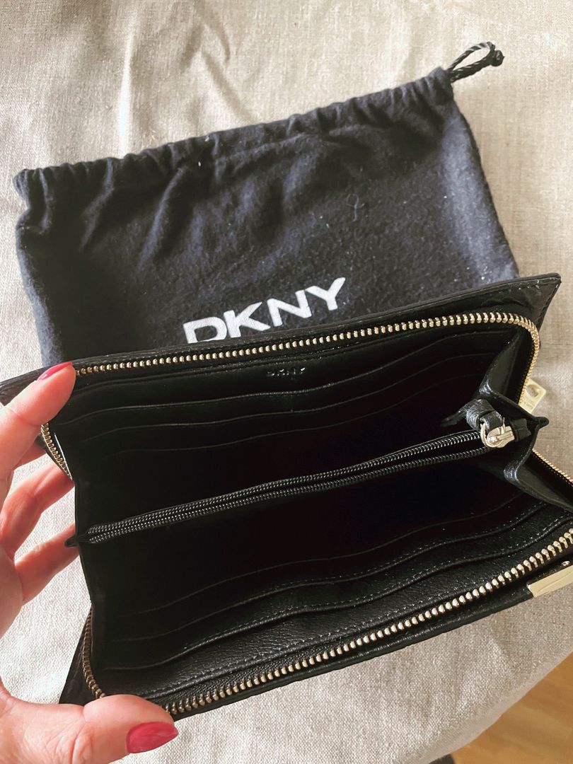 Nydelig DKNY clutch