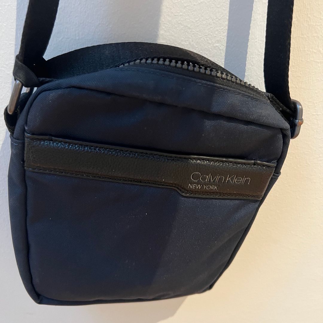 CALVIN KLEIN TASKE