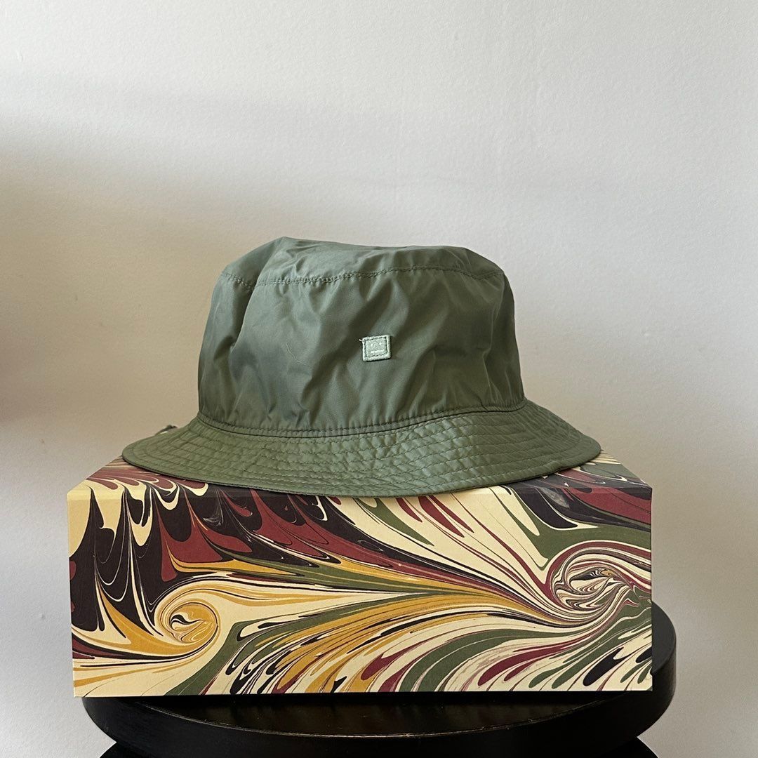 Bucket hat