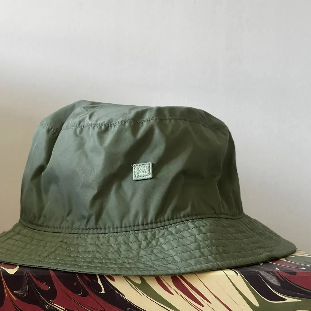 Bucket hat