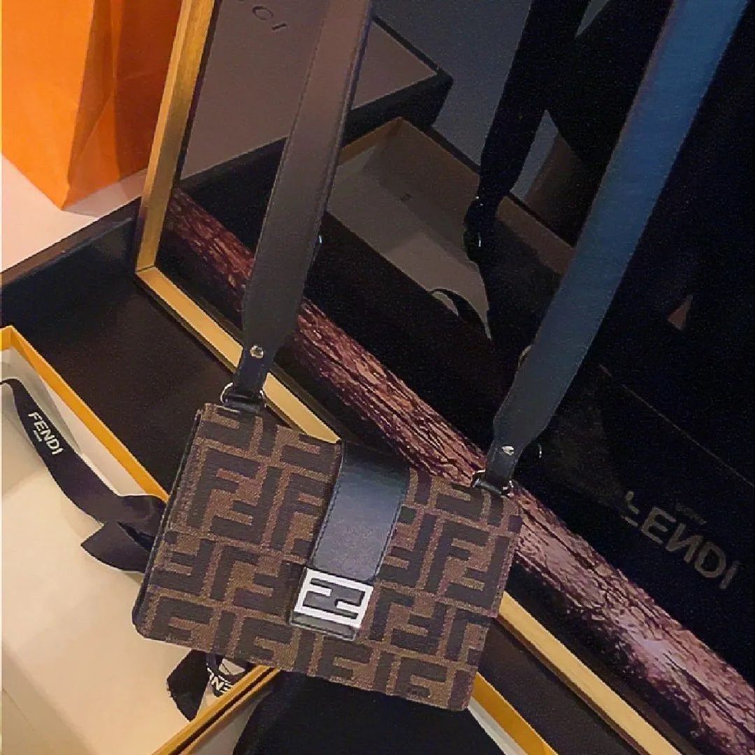 Fendi mini veske