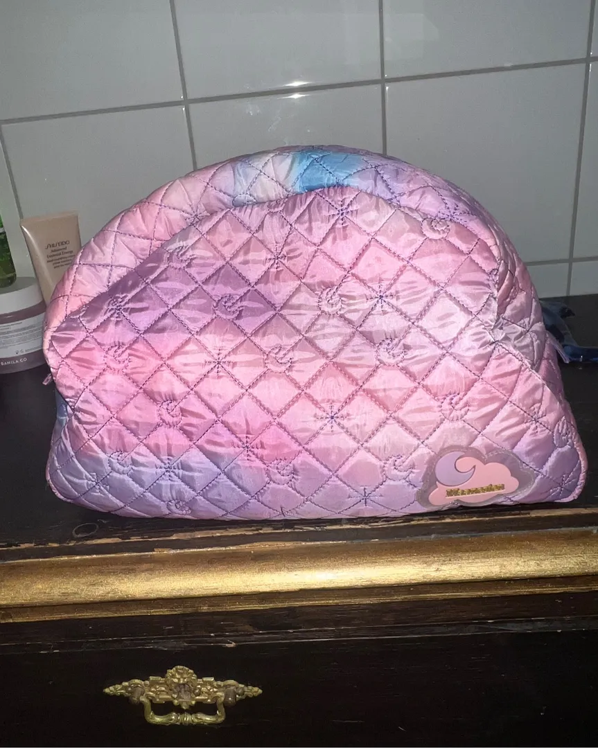 Maanesten makeup bag