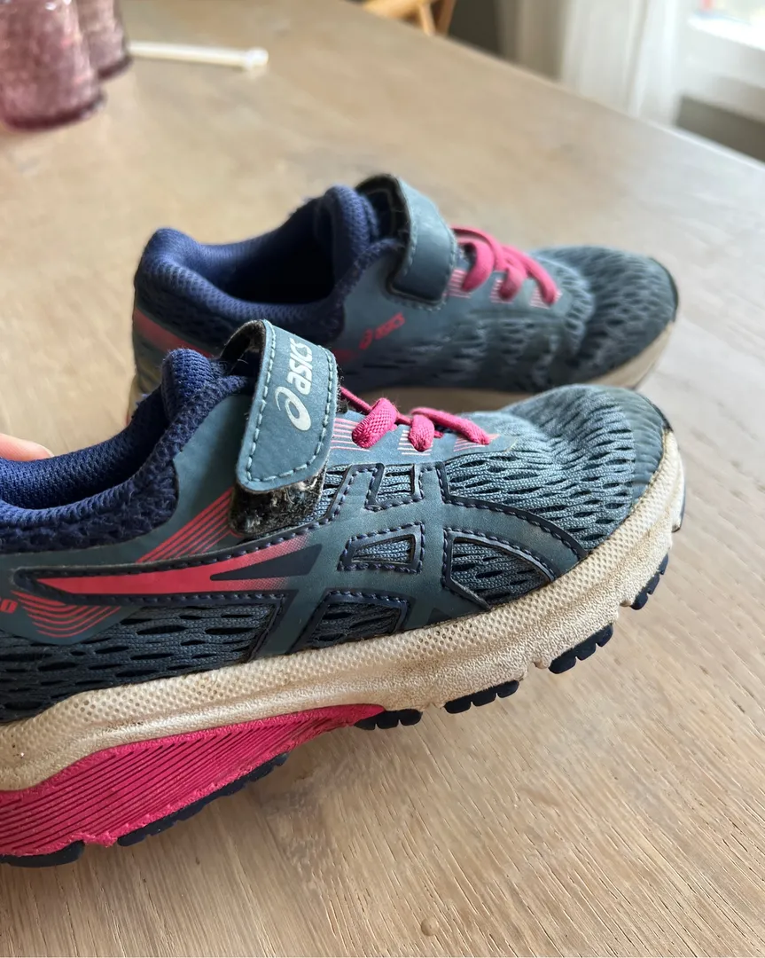 Asics størrelse 27