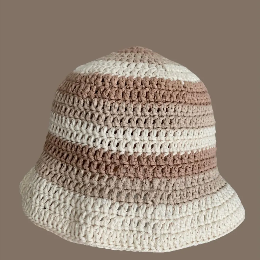 Liten beige hatt