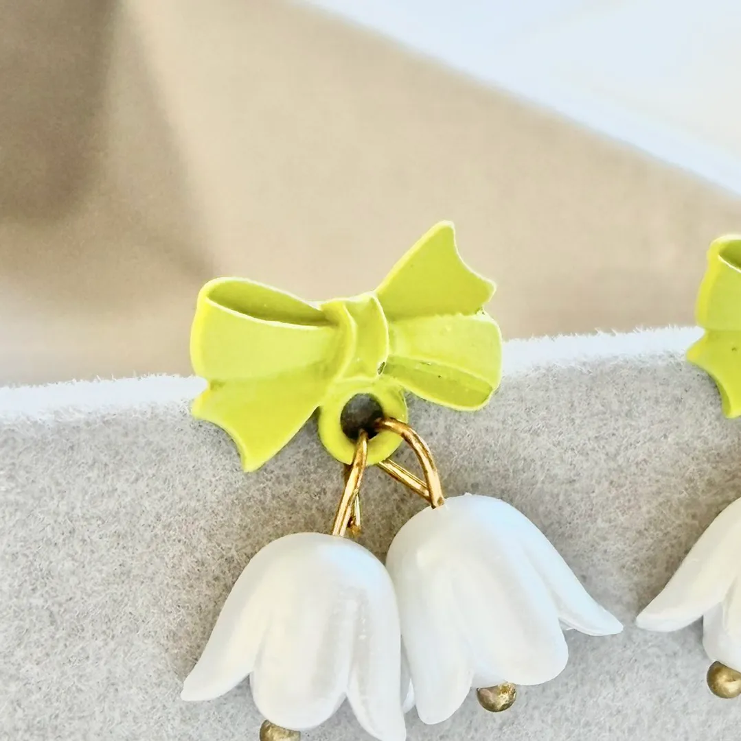 Lily earrings