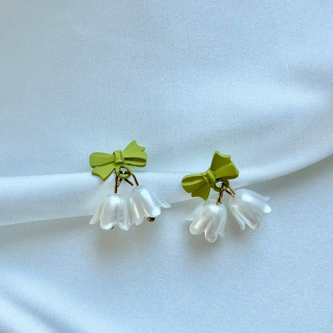 Lily earrings