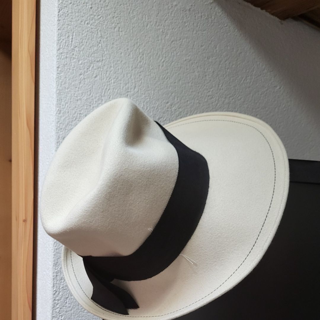 white felt hat