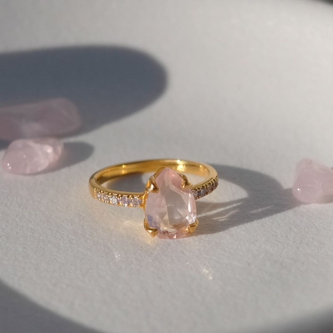 Rose quartz ring