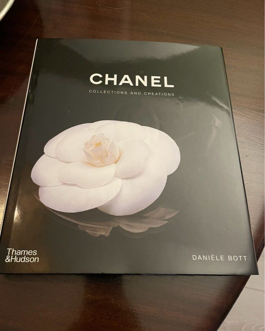 Chanel bok