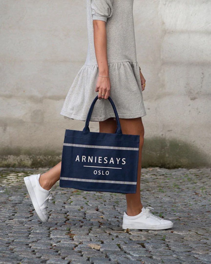 Arniesays tote bag