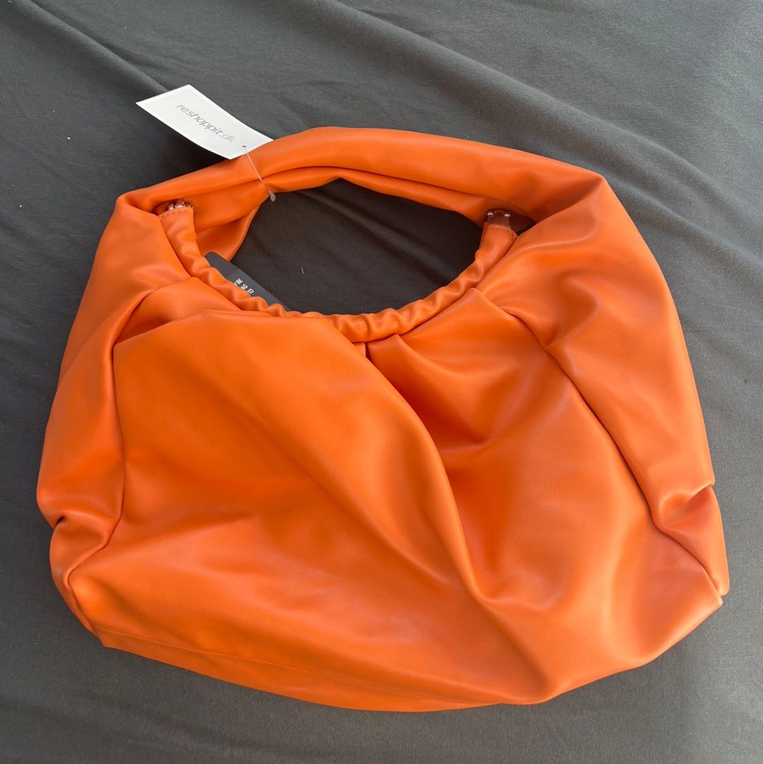 Orange taske