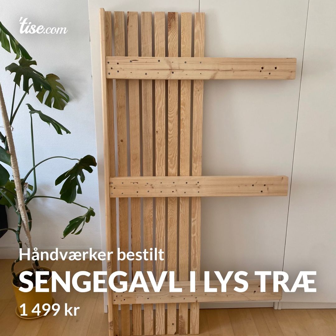 Sengegavl i lys træ