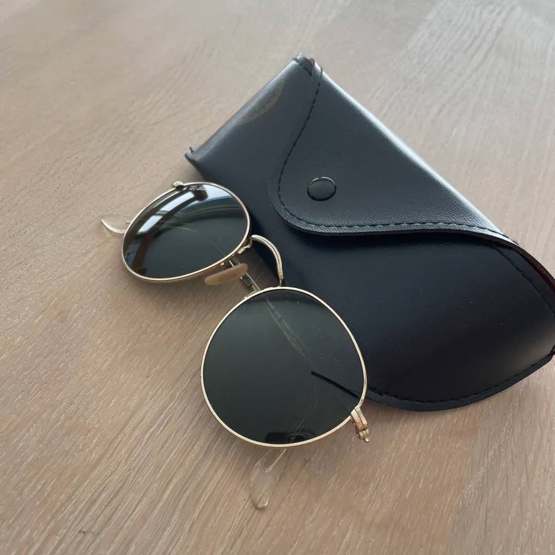 Ray-Ban round metal