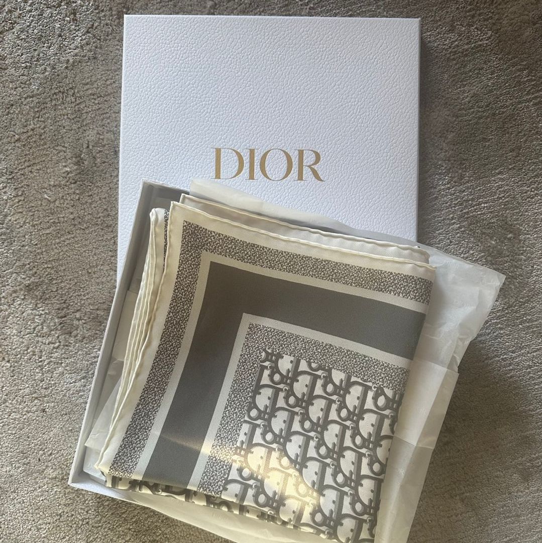 Dior silkeskjerf