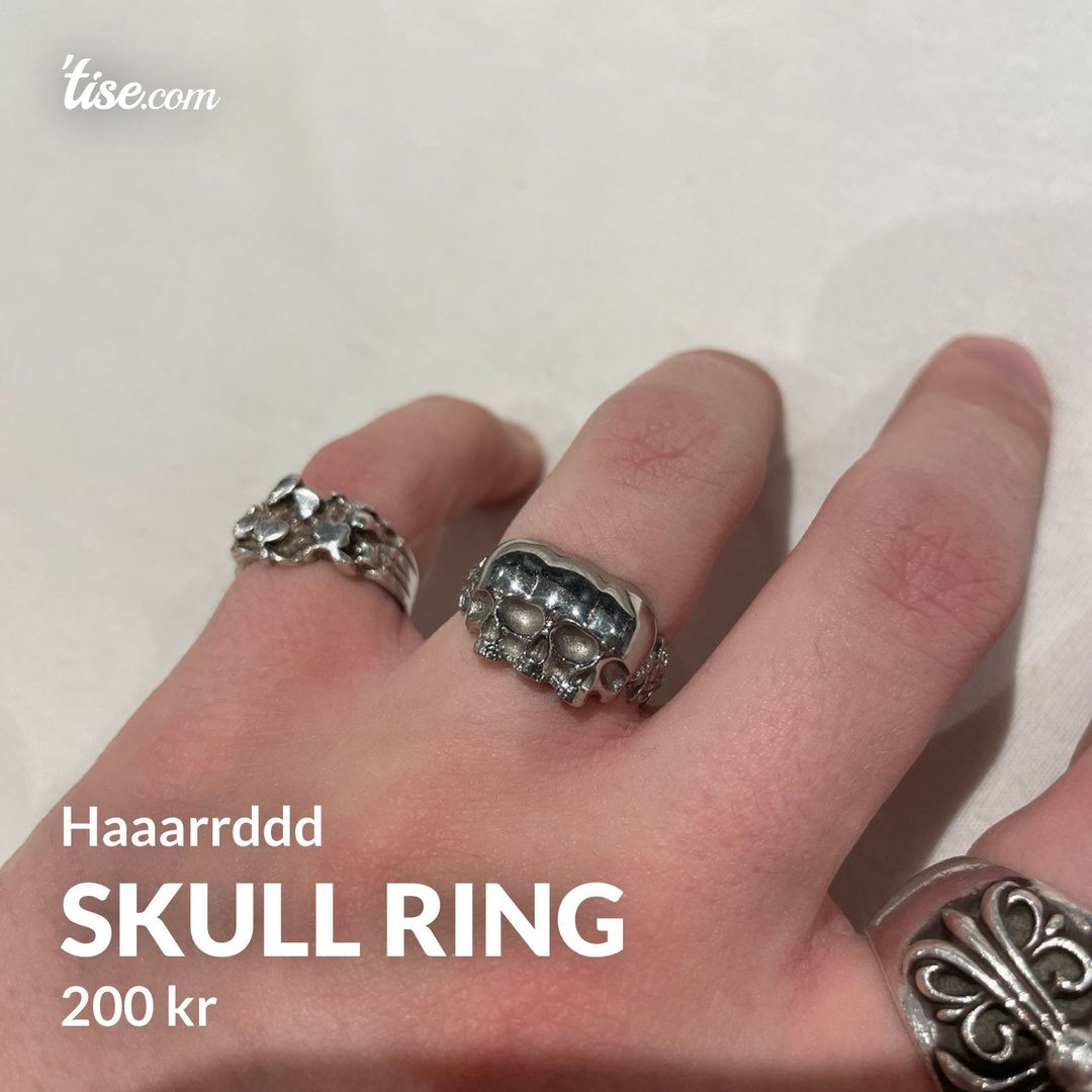 Skull ring