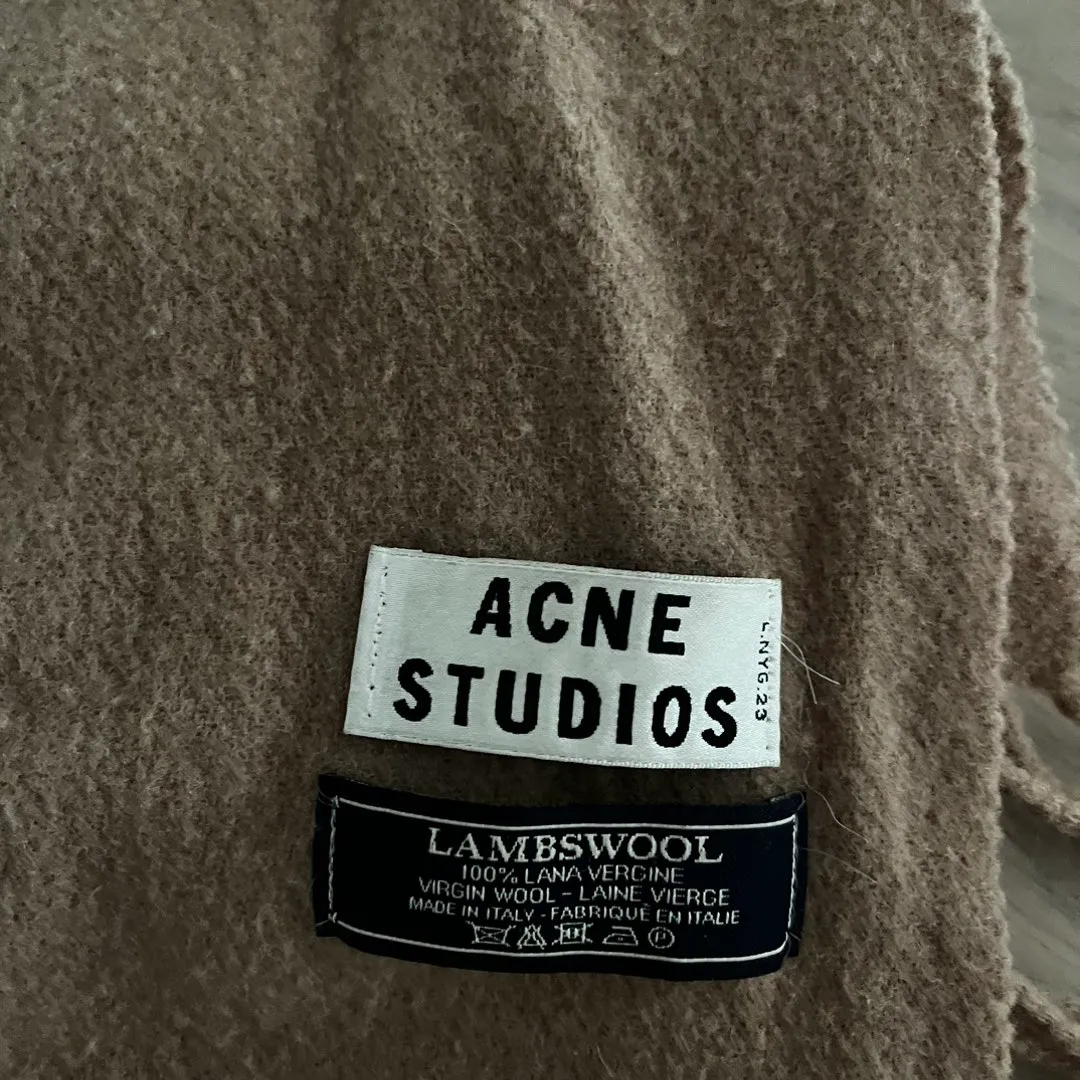 Acne skjerf