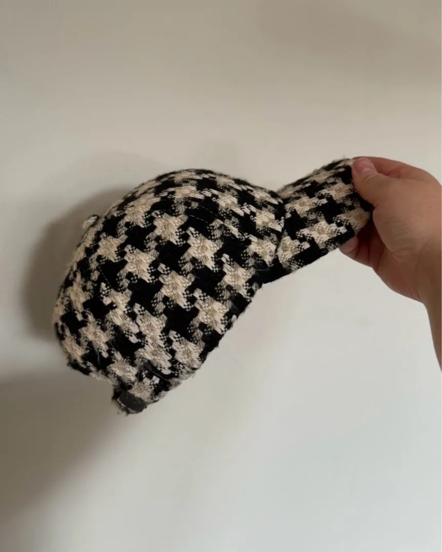 Houndstooth caps