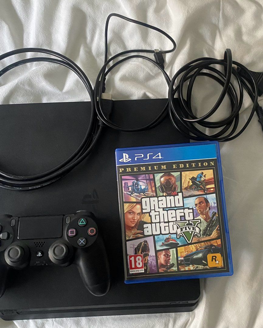 PS4 + Tilbehør