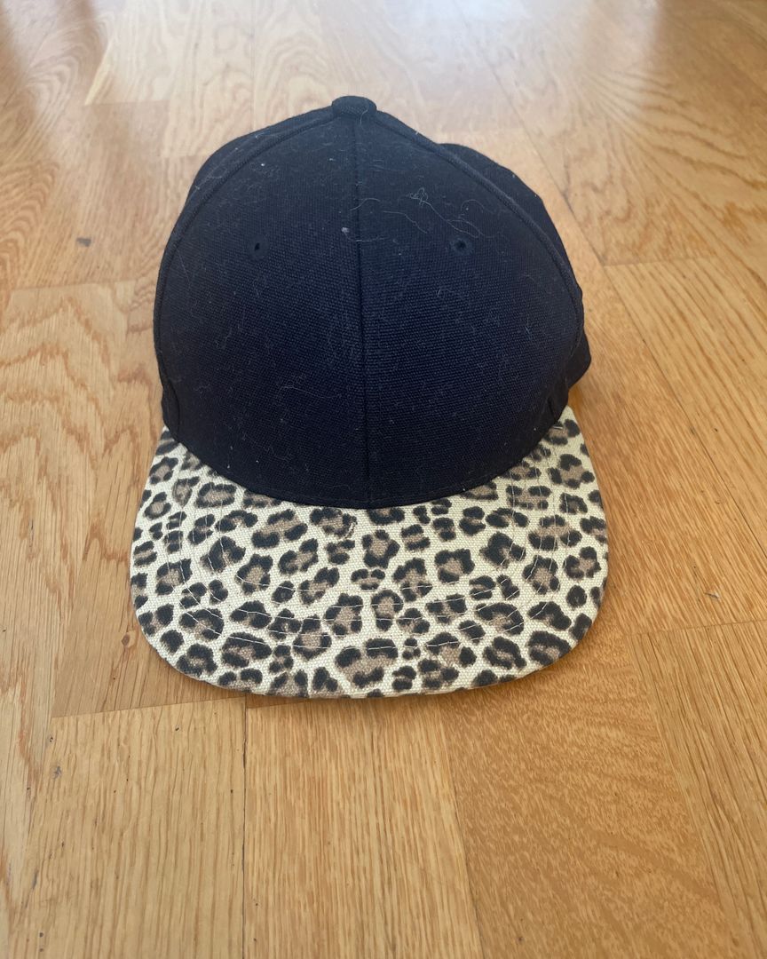 Leopard caps