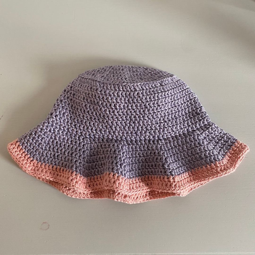 Heklet bucket hat