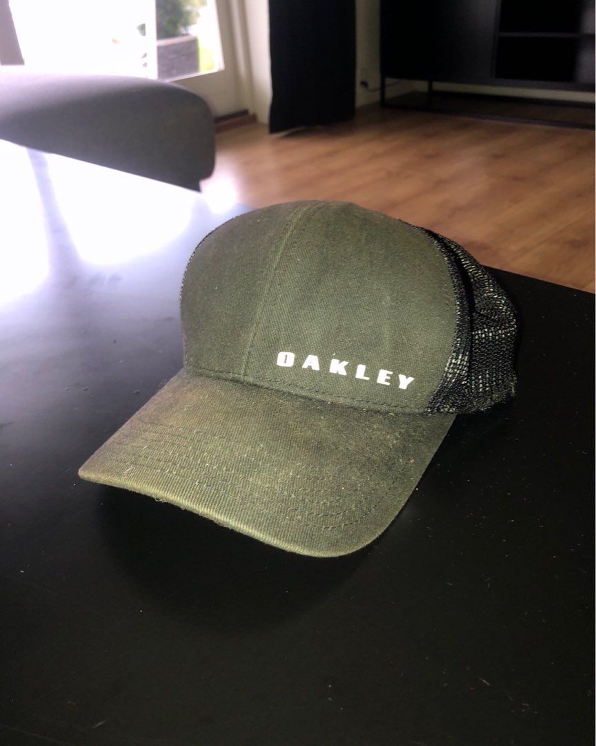 Oakley caps