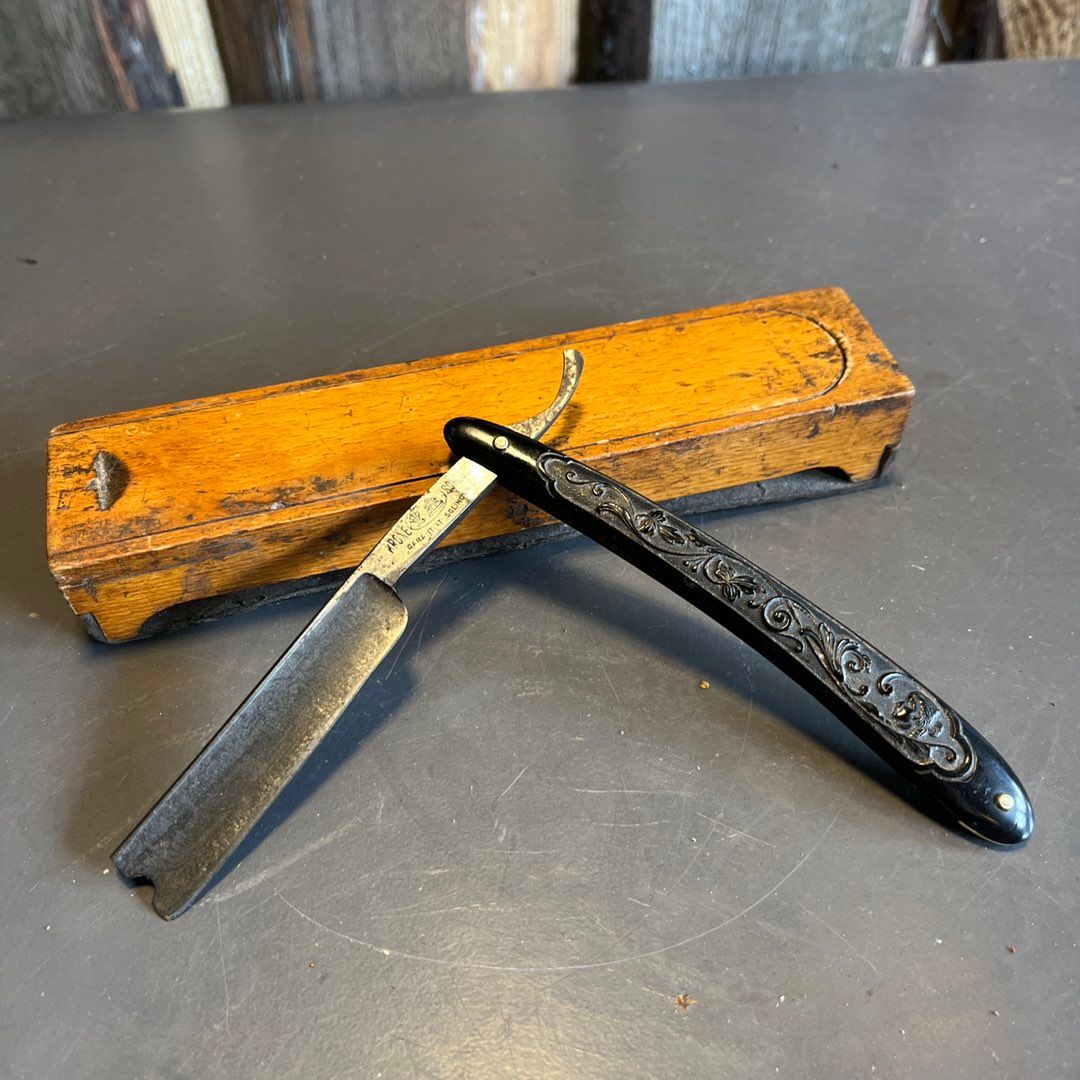 Straight Razor