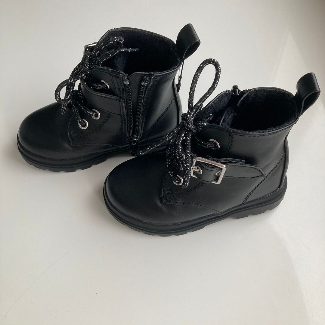 Svarte «skinn» boots