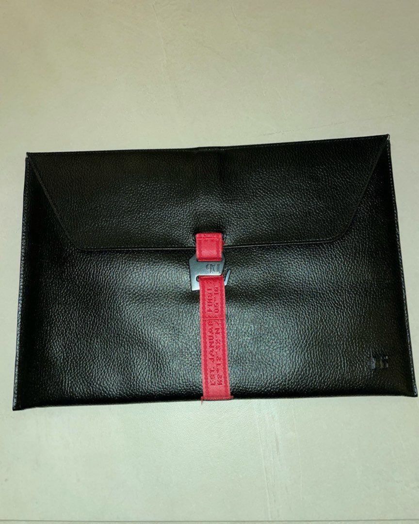 DB laptop sleeve