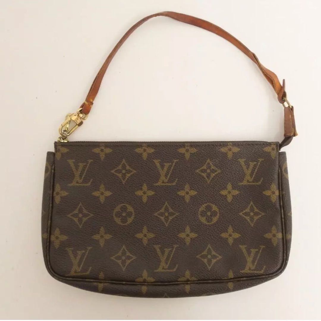 LV pochette