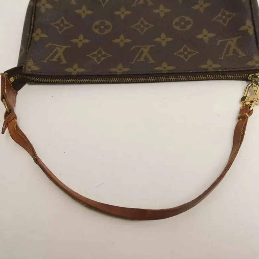 LV pochette