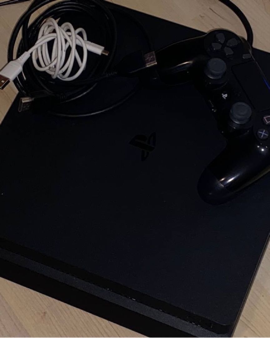 PS 4 Slim